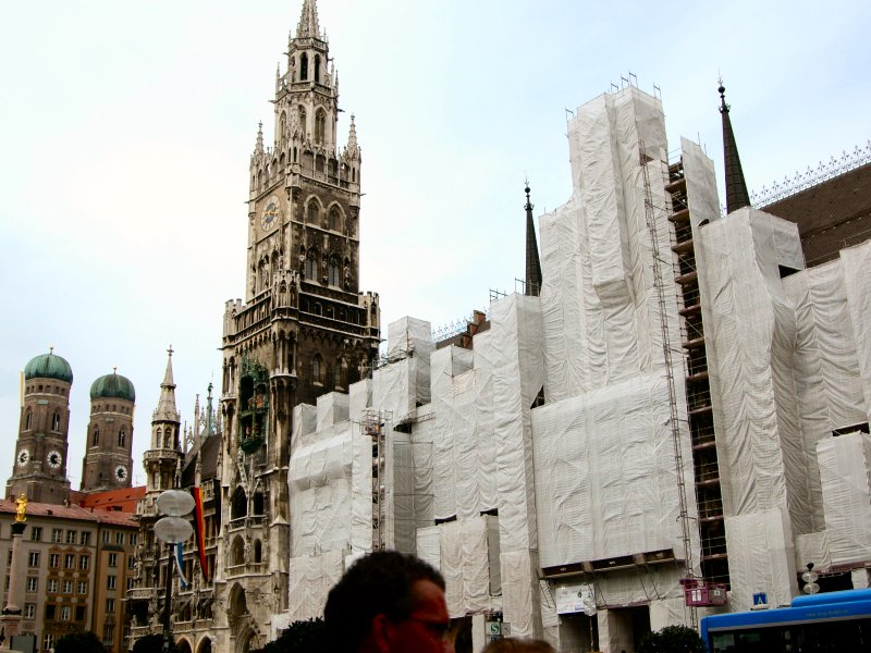 [url=https://duckduckgo.com/?q=Christo&ia=images&iax=images]Christo[/url] in München? (2005)