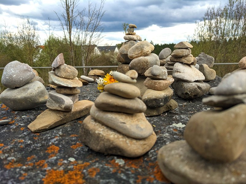 Steintürmchen im Riemer Park (2023).