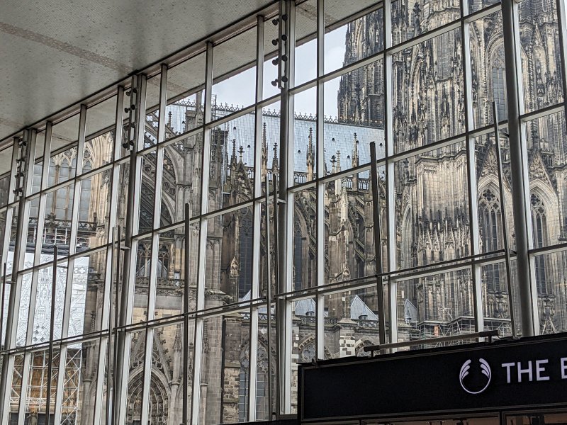 Dom hinter Glas I – Hauptbahnhof Köln (2025).
