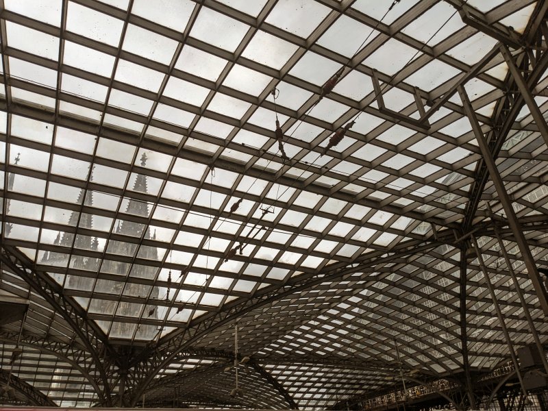 Dom hinter Glas II – Hauptbahnhof Köln (2025).
