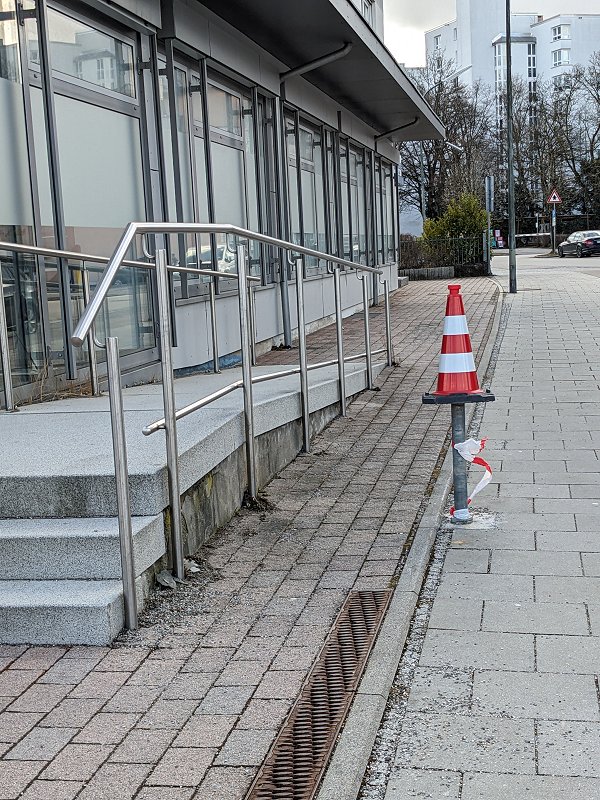 Die wurden eines Tages da einbetoniert und stehen seitdem einfach nur „so da“ ...