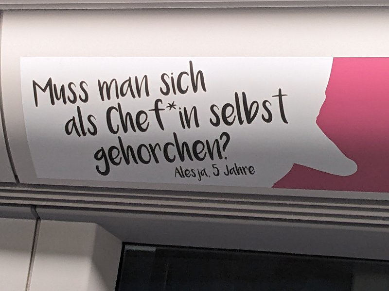 Einem 5-jährigen Kind in den Mund gelegt – Reklame in der U-Bahn München (2026)