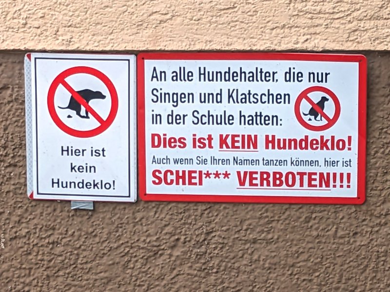 Angepisster Hausbesitzer – Schild an einer Hauswand in München-Laim (2026)