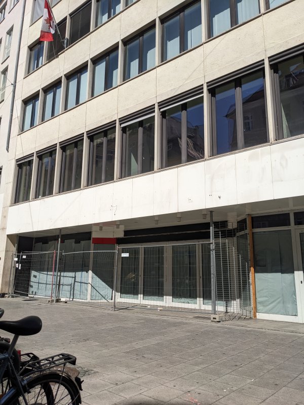 Hier war mal Conrad Electronic, wo ich früher viel Elektronik-Bastelkram gekauft habe. – München, Im Tal (2024).